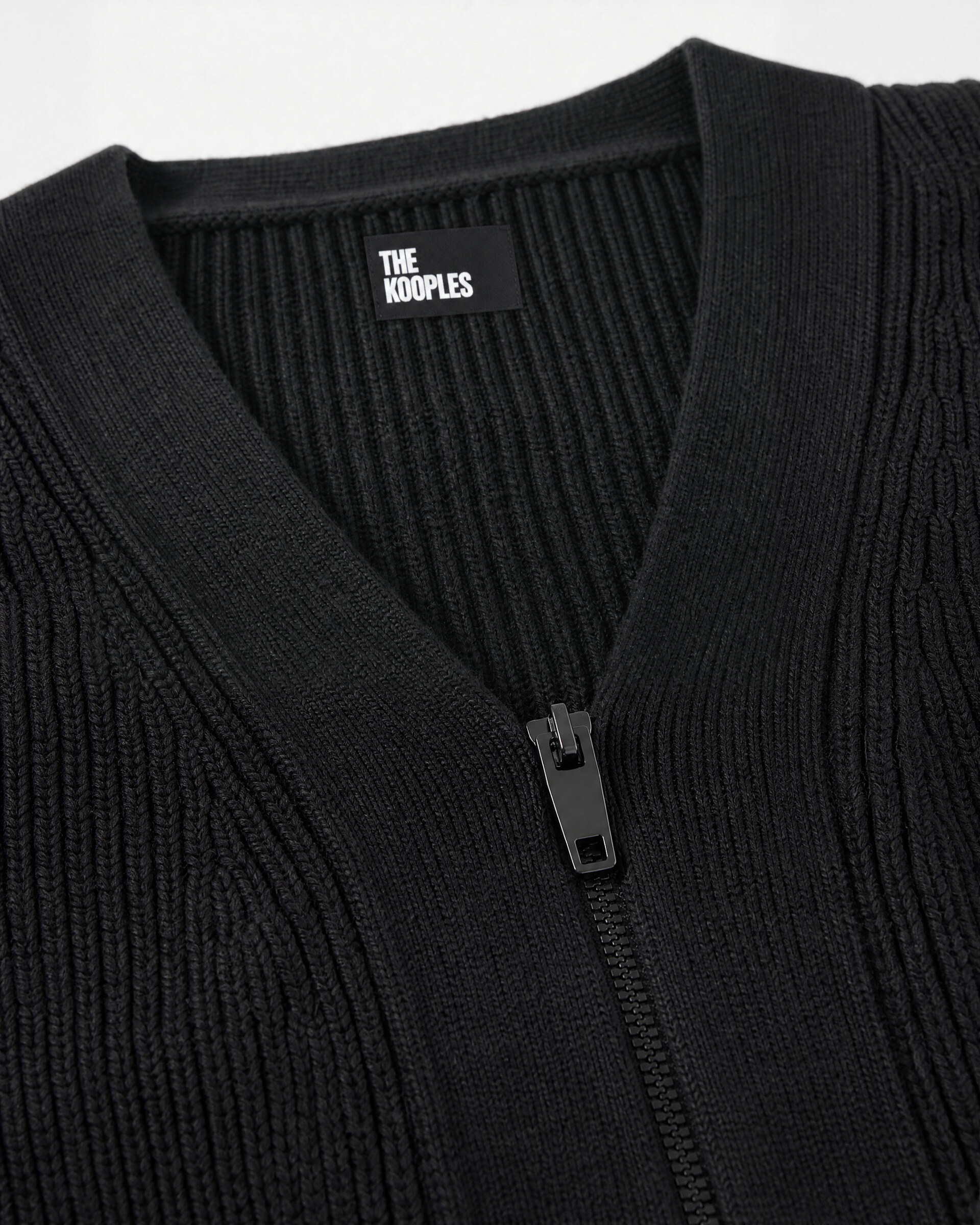 Short, zippered merino wool cardigan in gray
