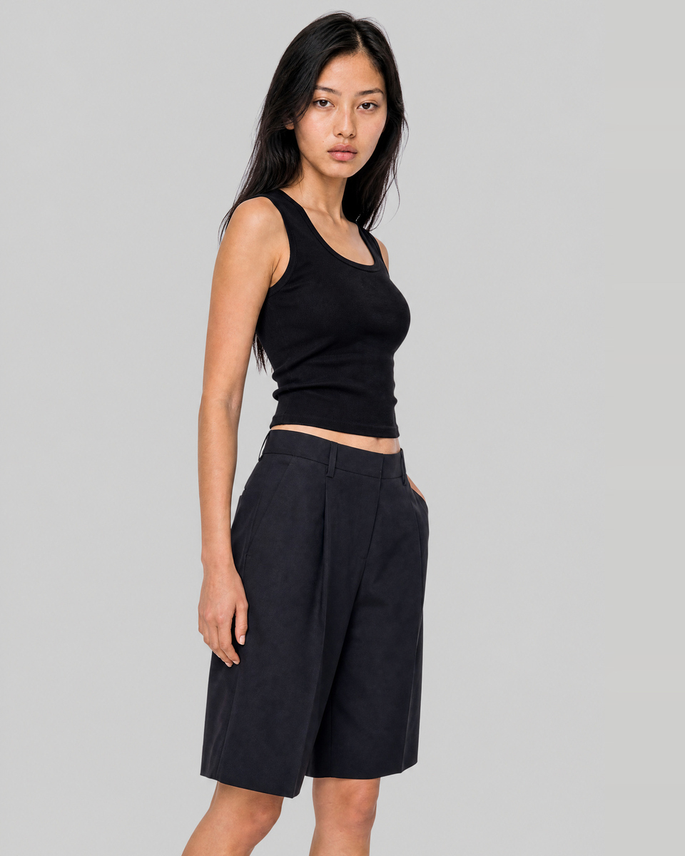 Black sleeveless top made of a cotton blend