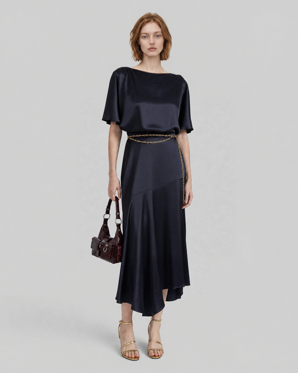Long satin dress with a navy gold chain