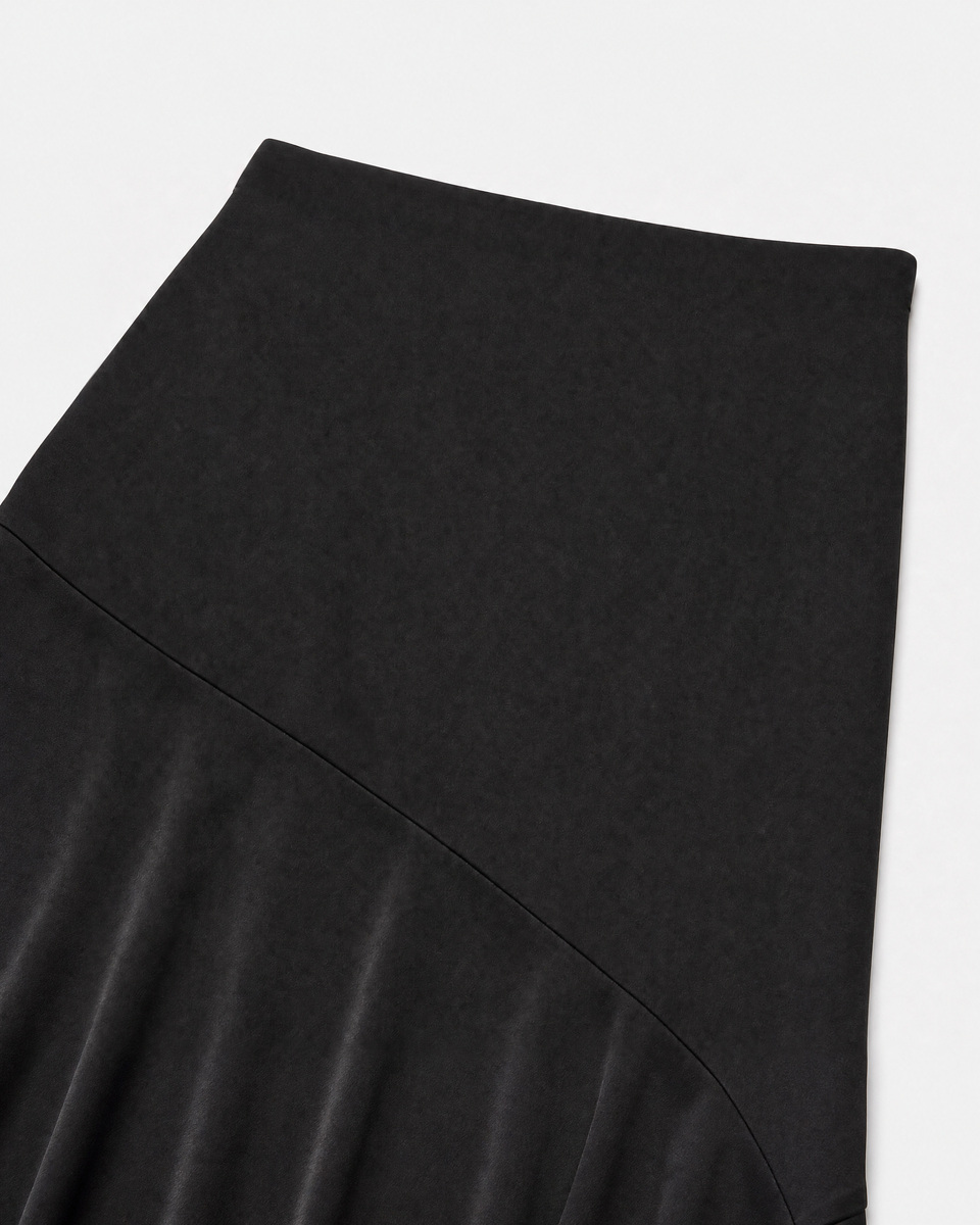Satin midi skirt with a black and gold chain