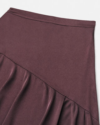 Satin midi skirt with a brown and gold chain