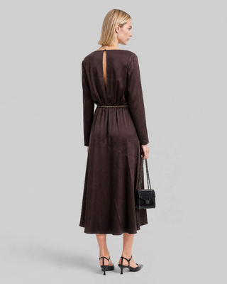 Long satin dress with a brown-gold chain