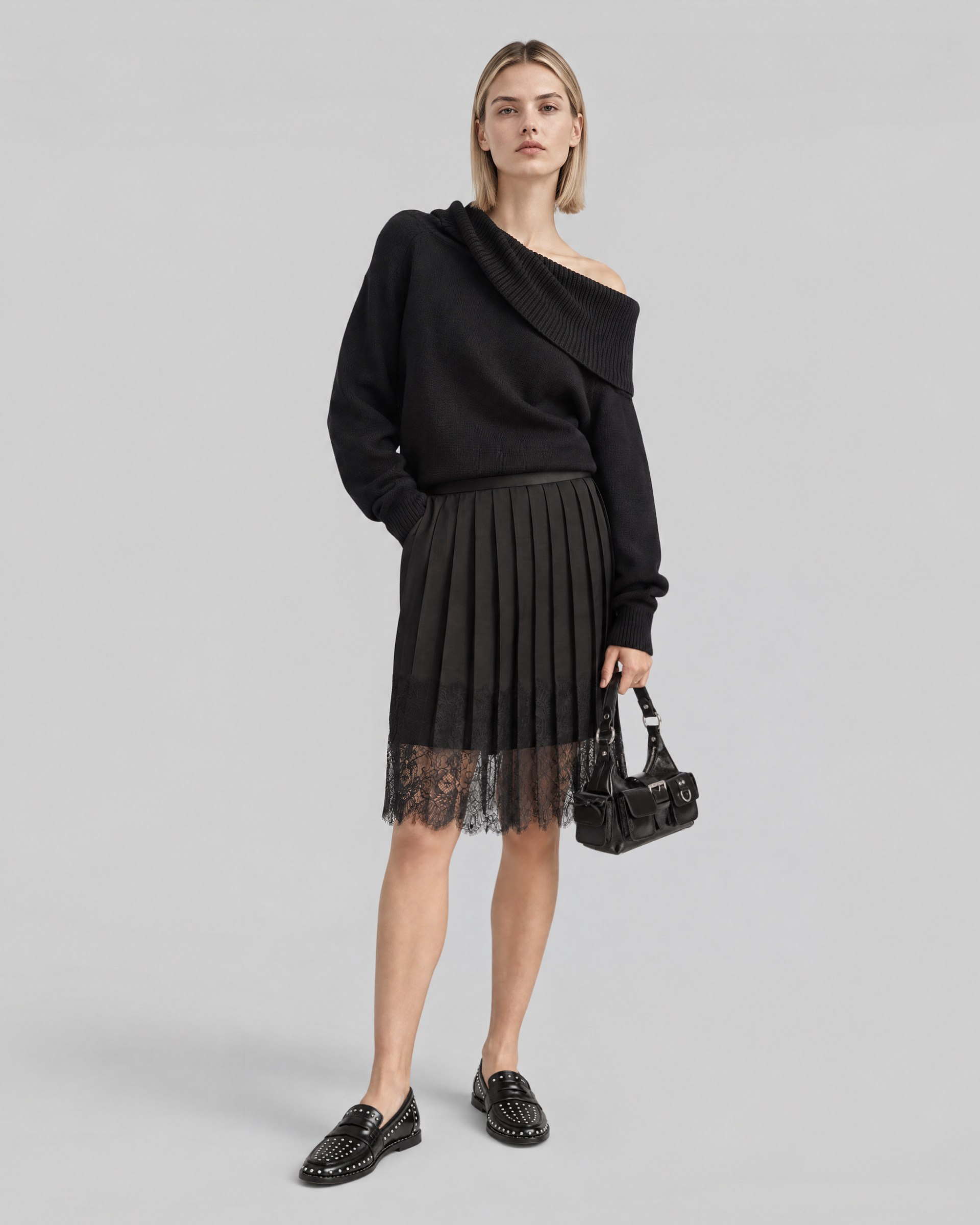 Short skirt with black lace