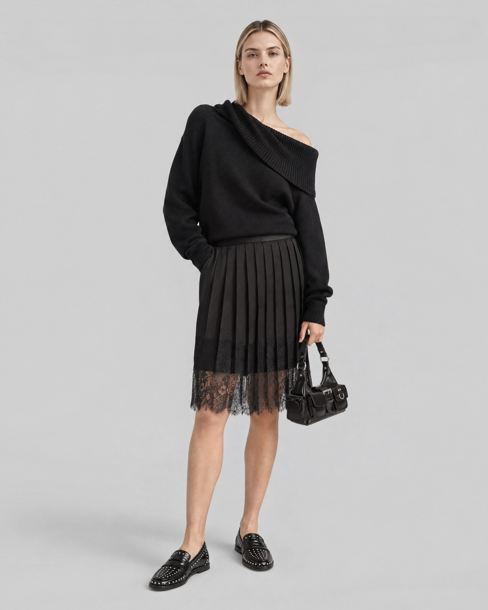 Short skirt with black lace