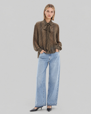 Shirt with a leopard-print cravat