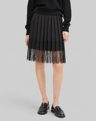 Short skirt with black lace