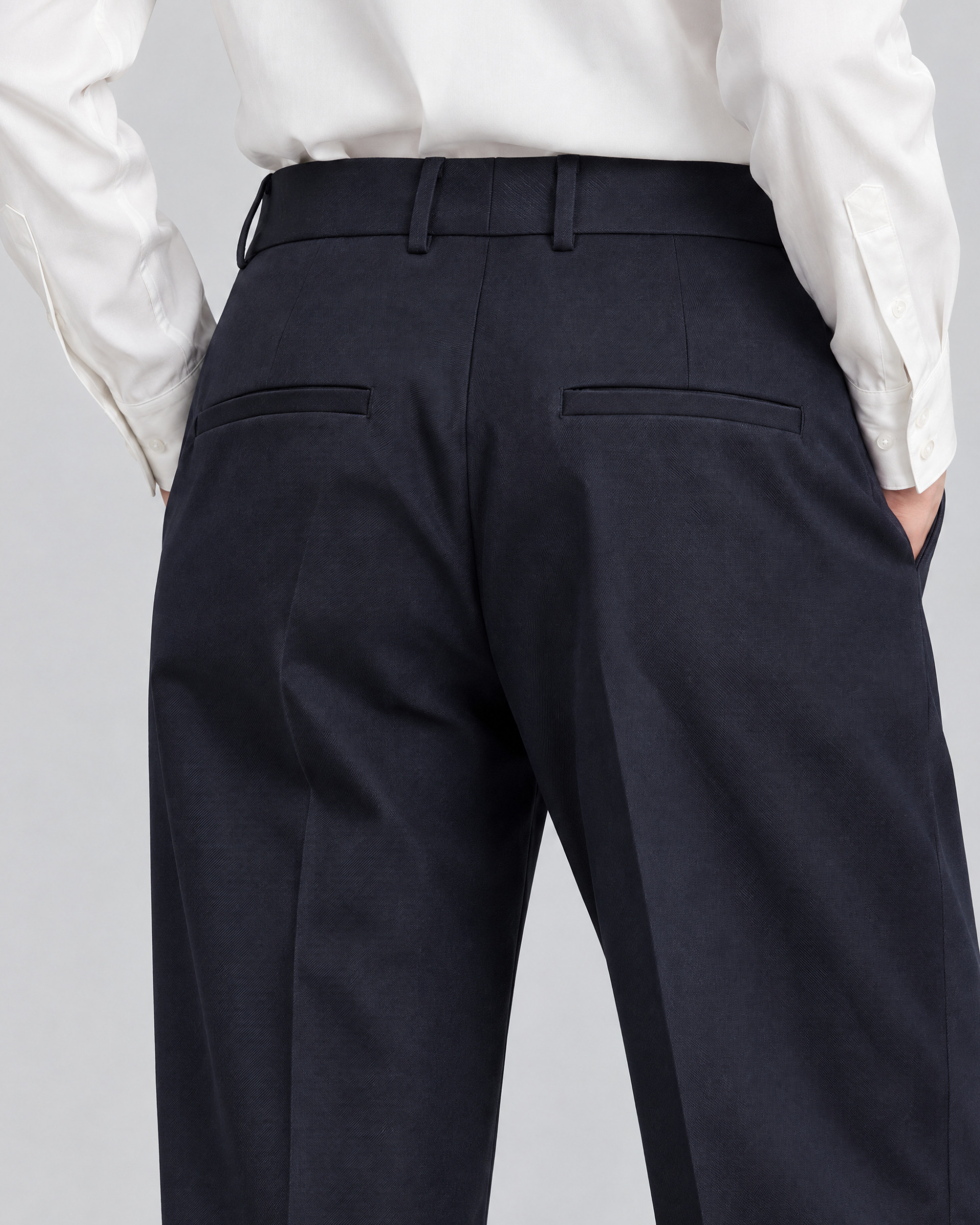 Straight-leg tailored pants in navy wool