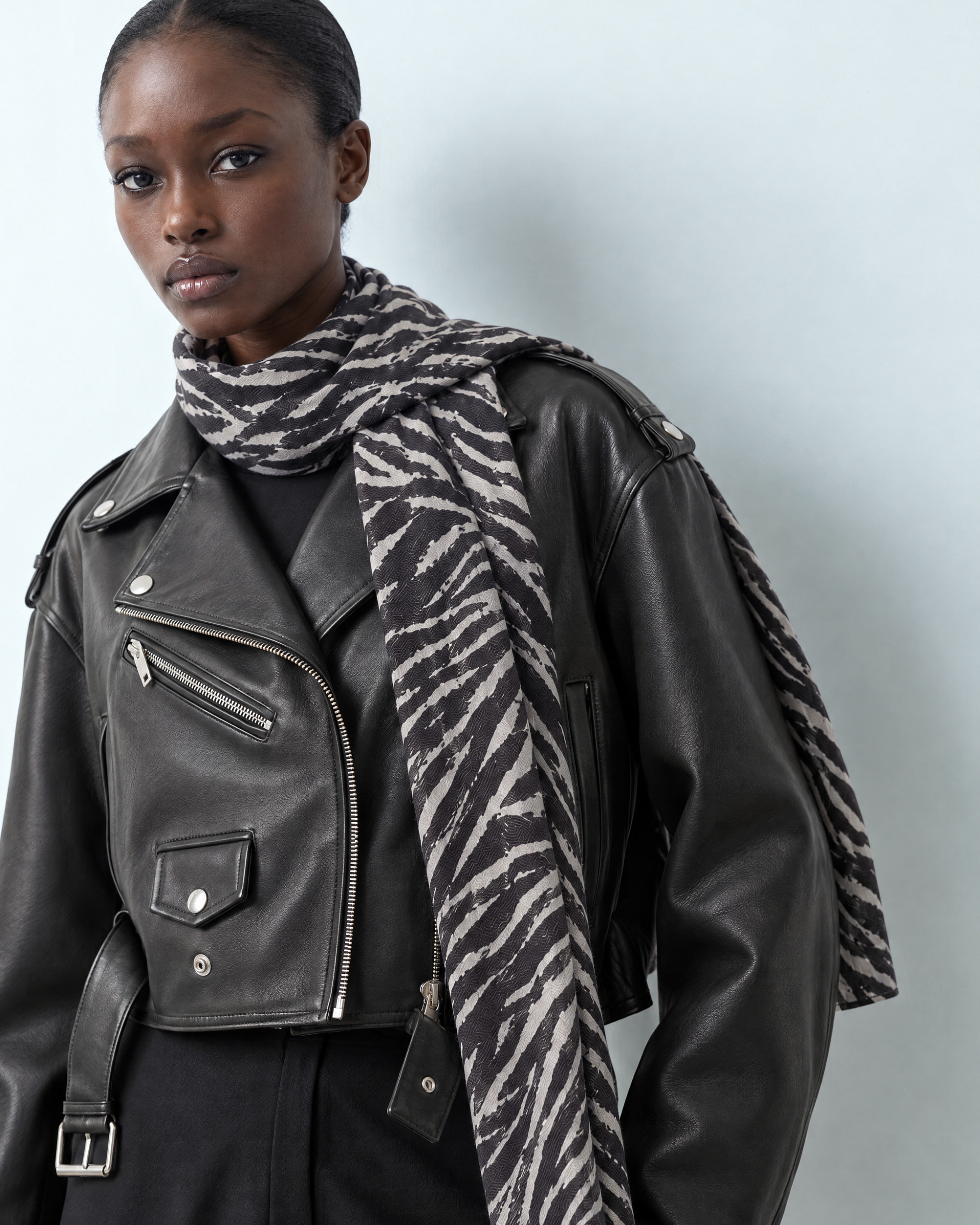 Unisex khaki leopard-print wool scarf