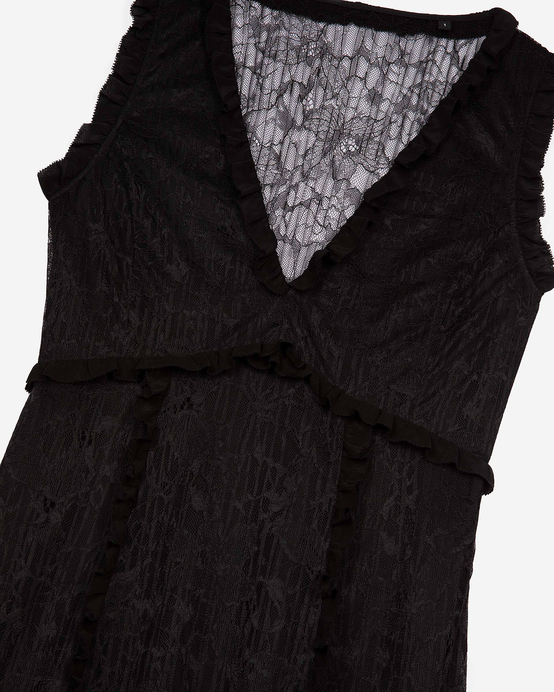 Long dress with black lace