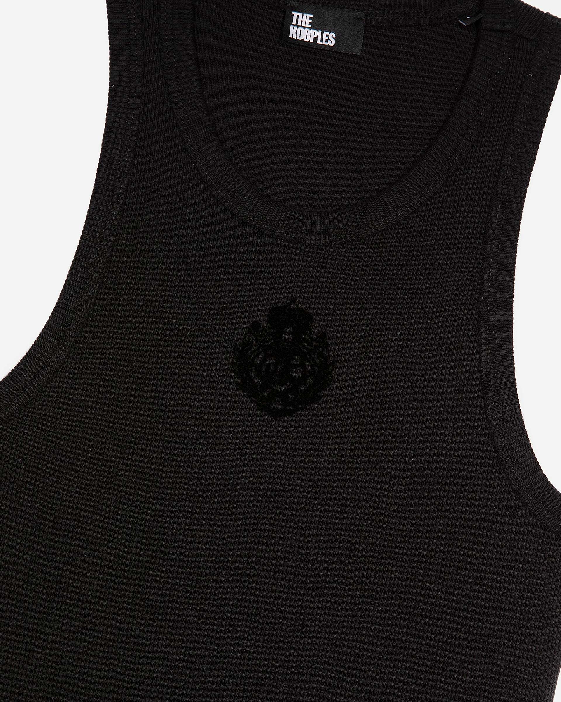 Black sleeveless long dress with crest