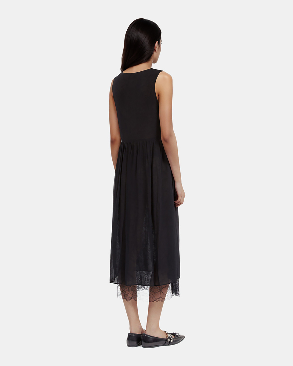 Long dress with black lace