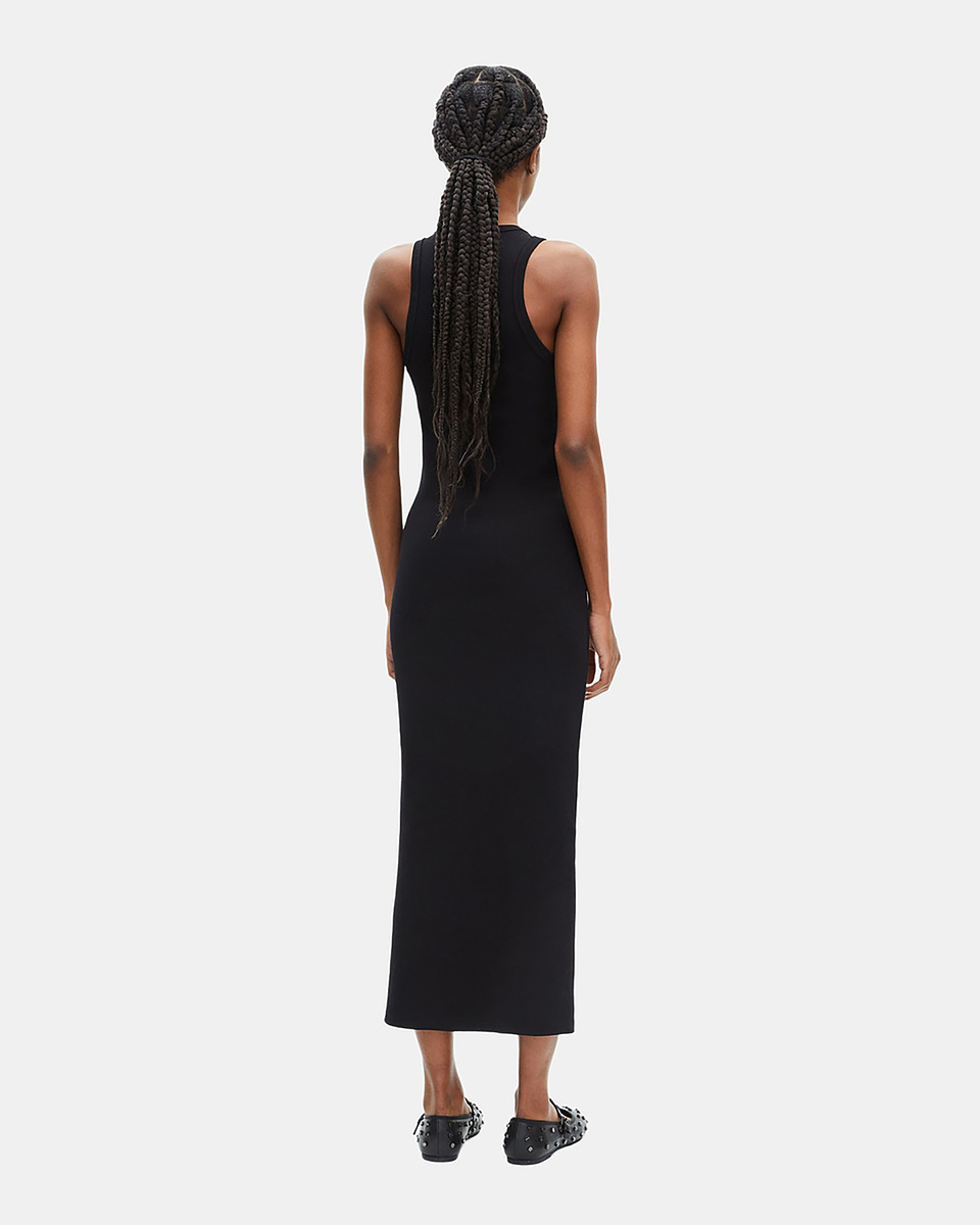 Black sleeveless long dress with crest