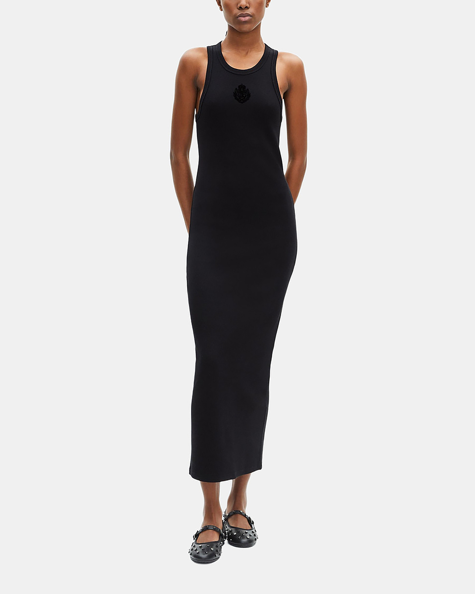 Black sleeveless long dress with crest