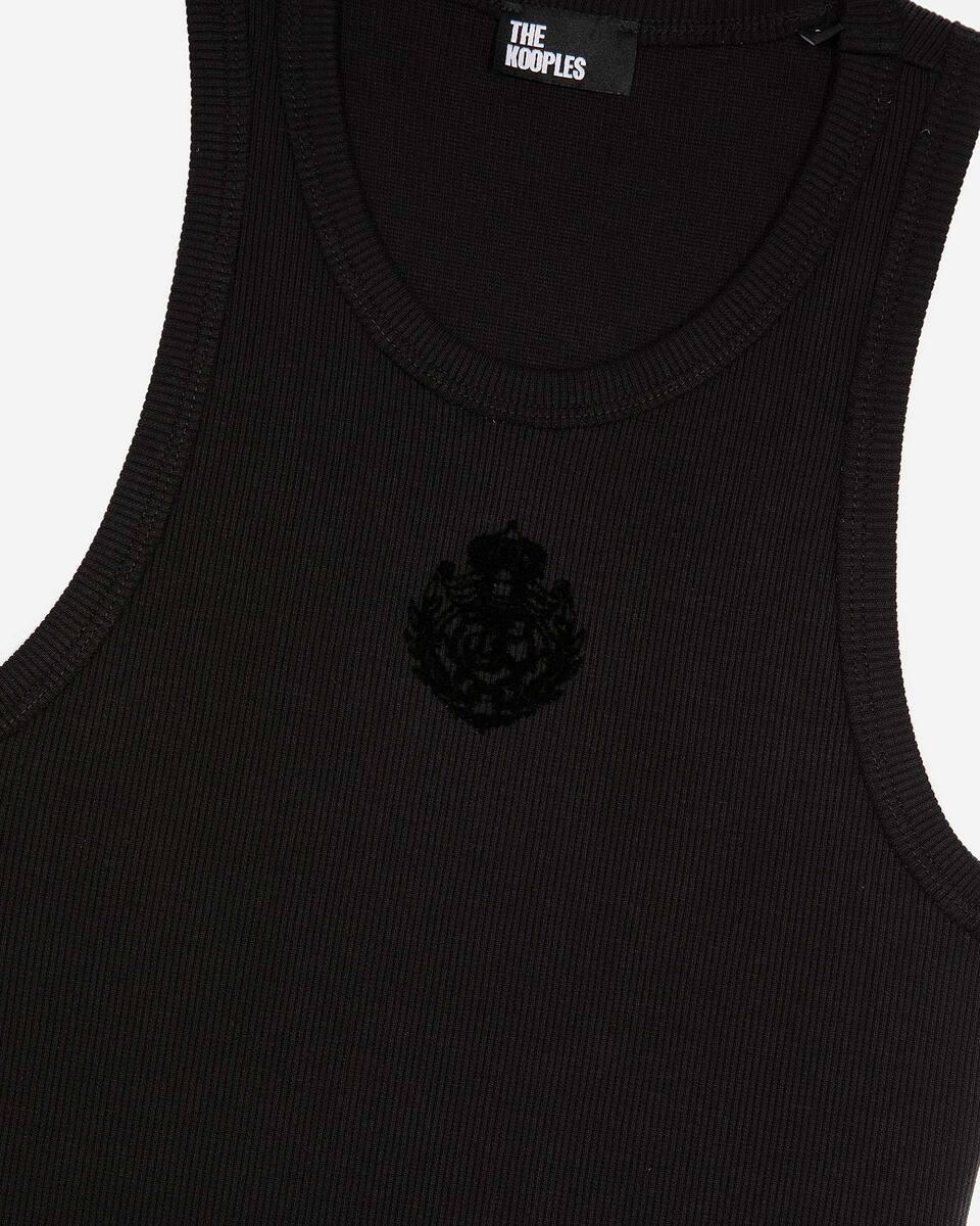 Black sleeveless long dress with crest