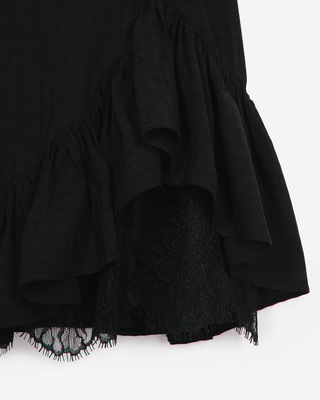 Short dress with black lace