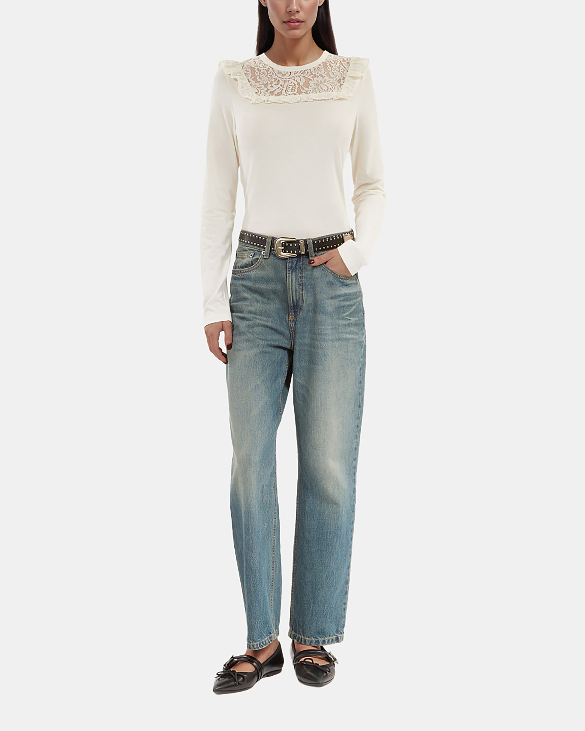 White long-sleeved lace t-shirt