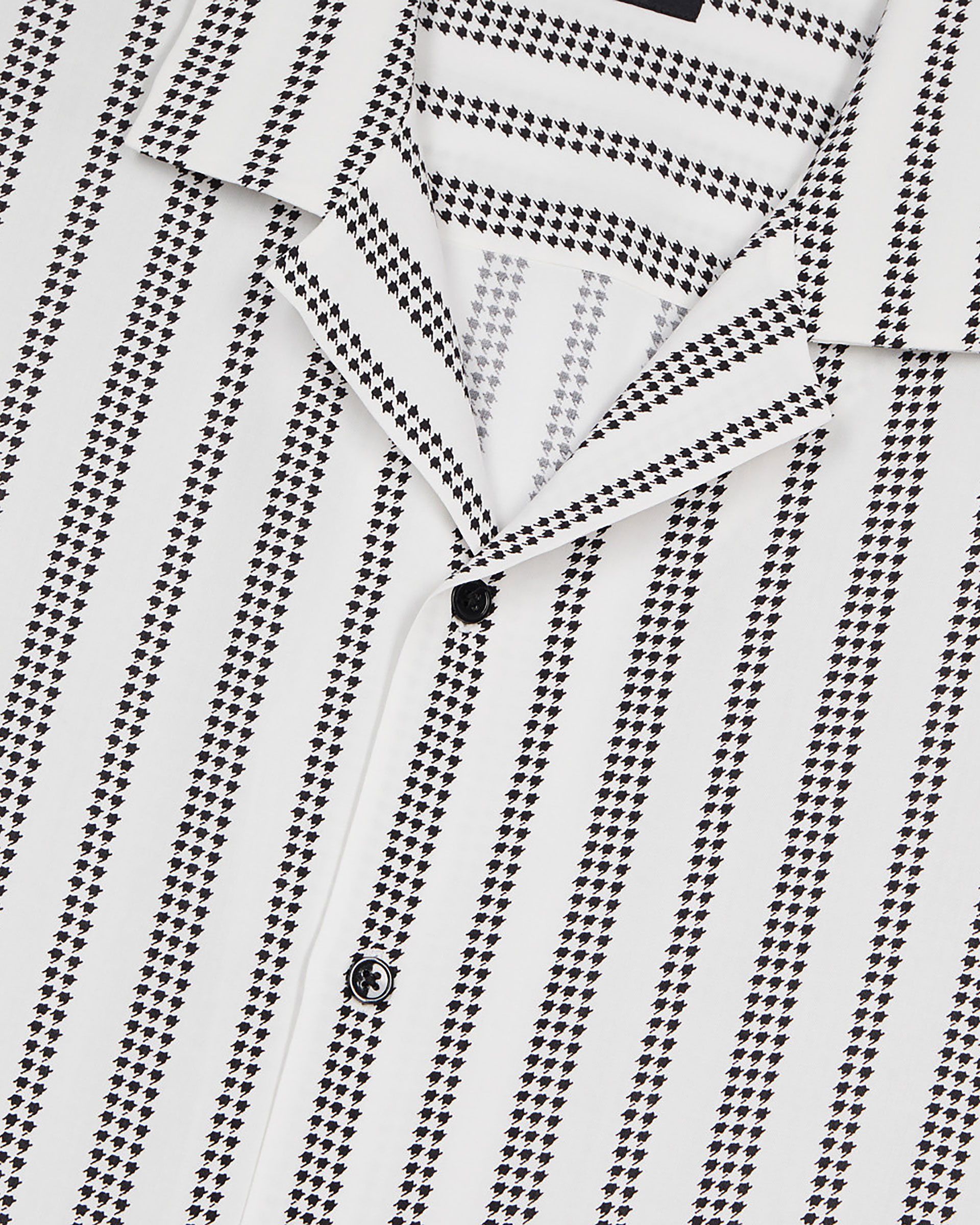 Short-sleeved printed shirt