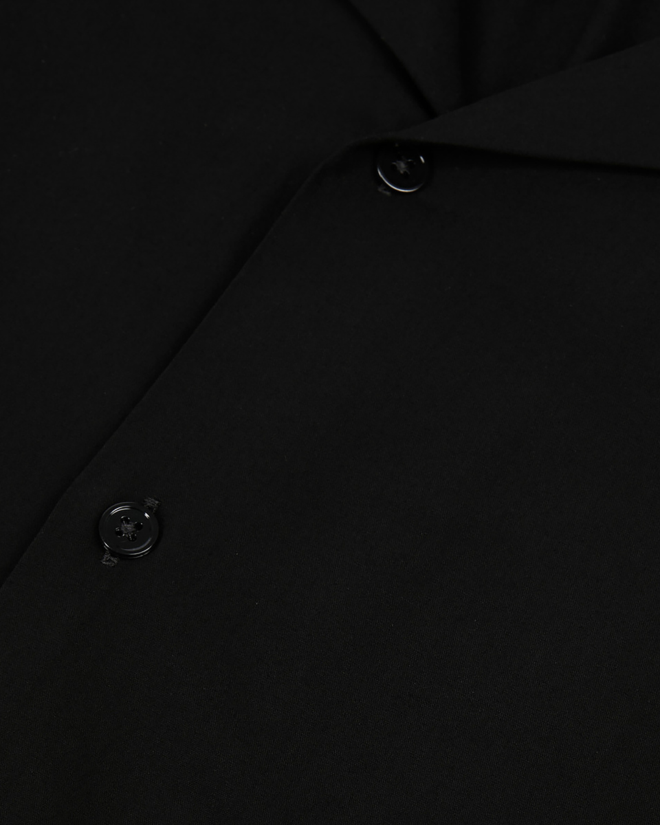 Black short-sleeved shirt