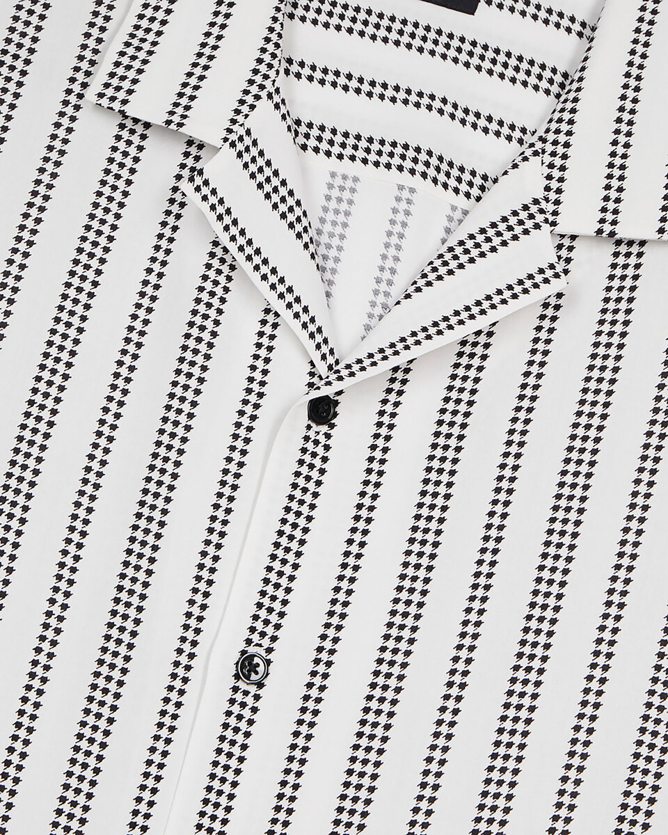 Short-sleeved printed shirt