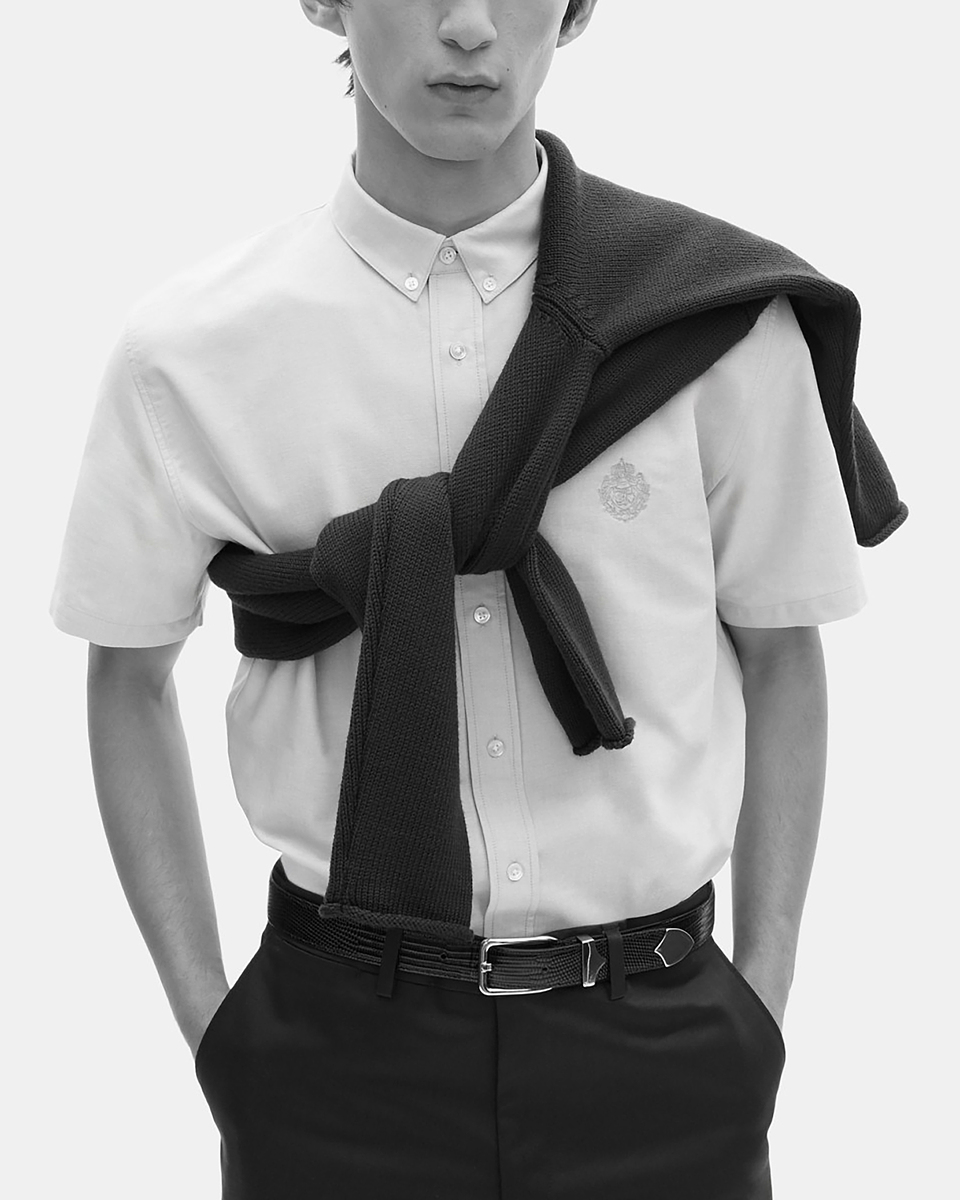 Short-sleeved shirt with blue crest