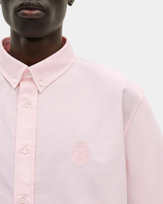 Short-sleeved shirt with pink crest