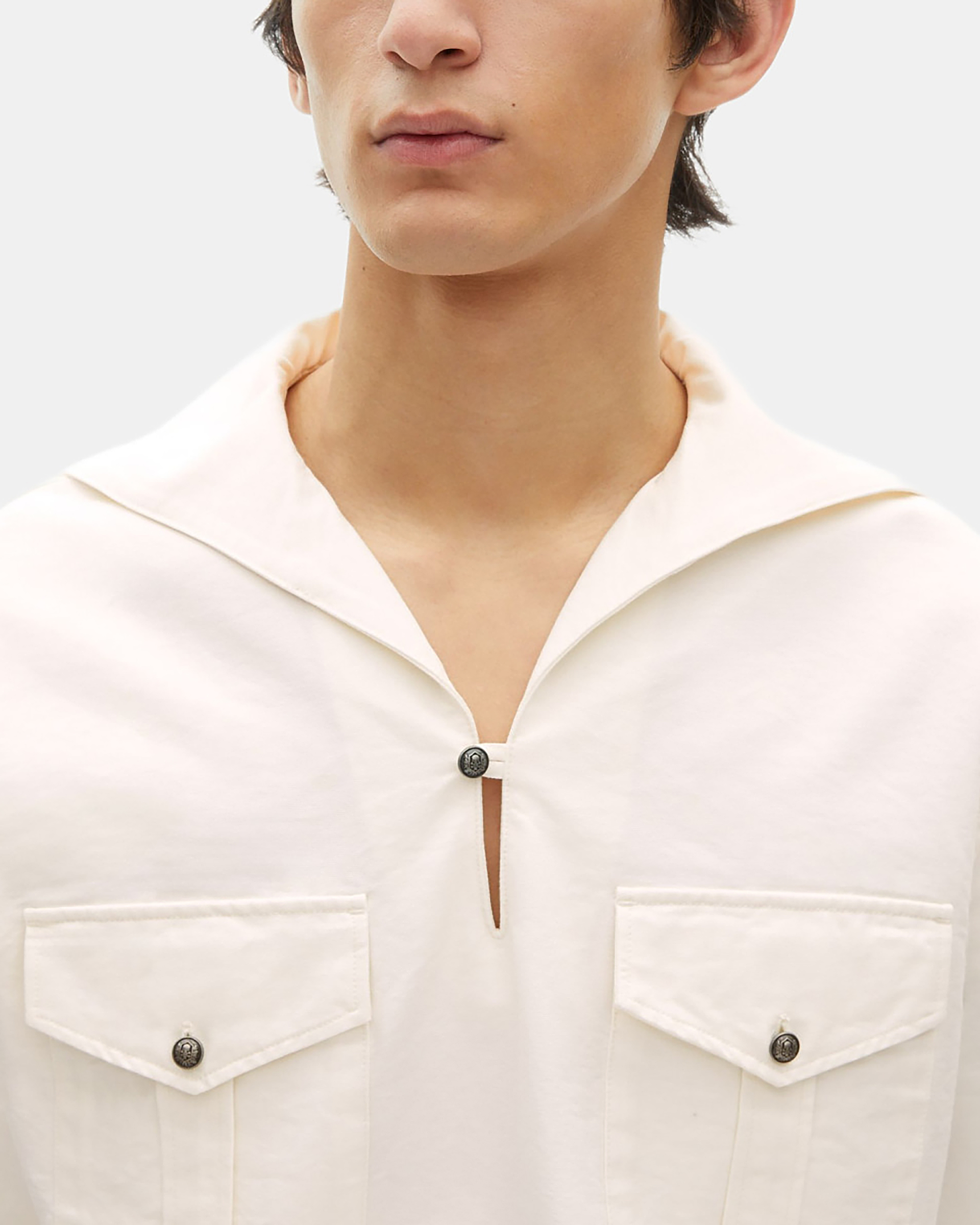 Ecru shirt with pea collar