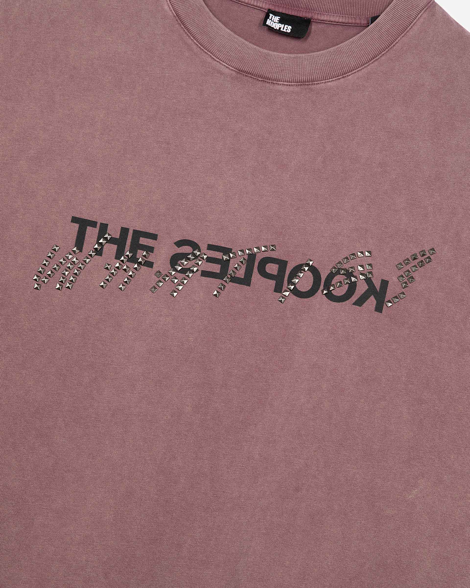 What is burgundy T-shirt