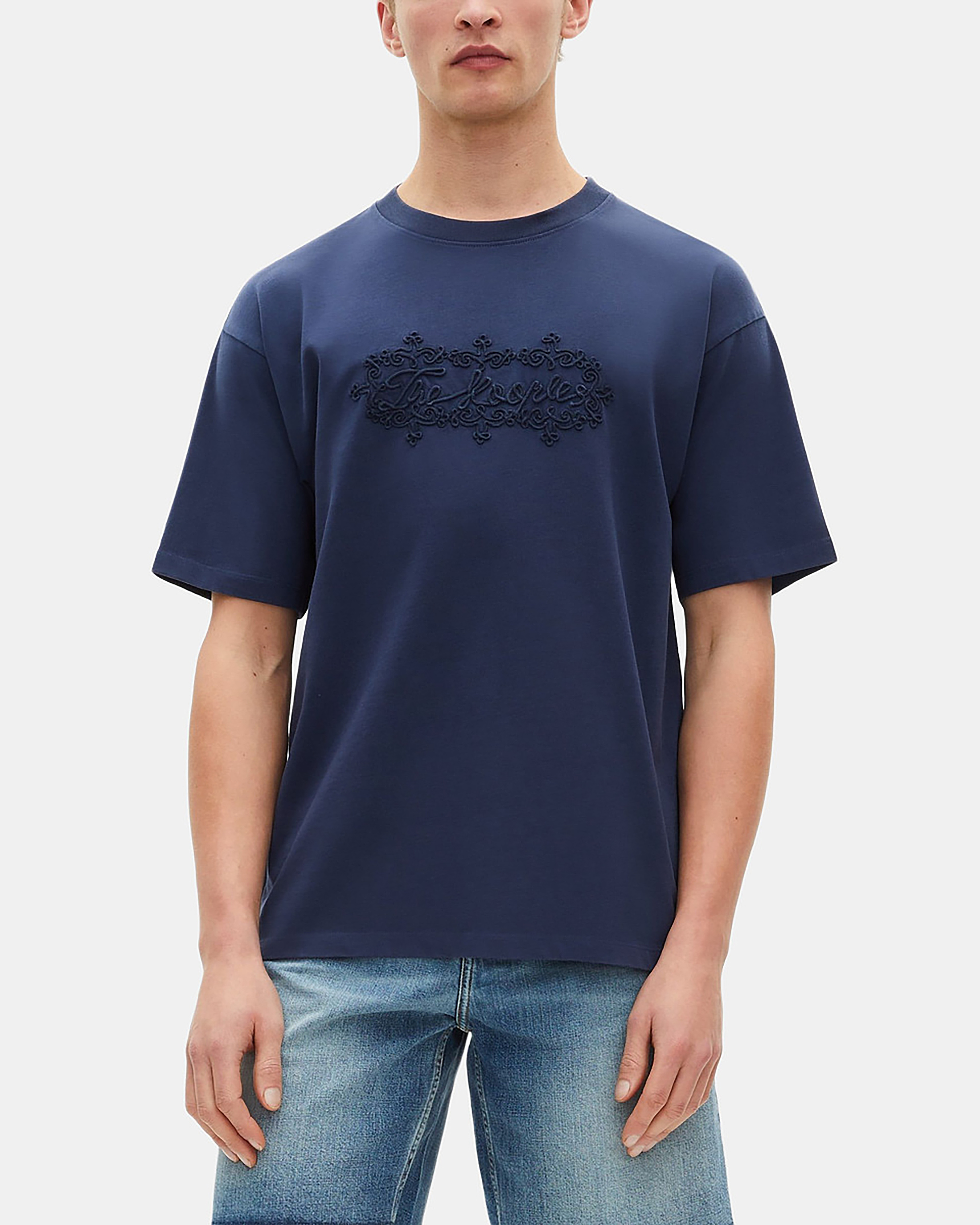 T-shirt with navy blue logo embroidery