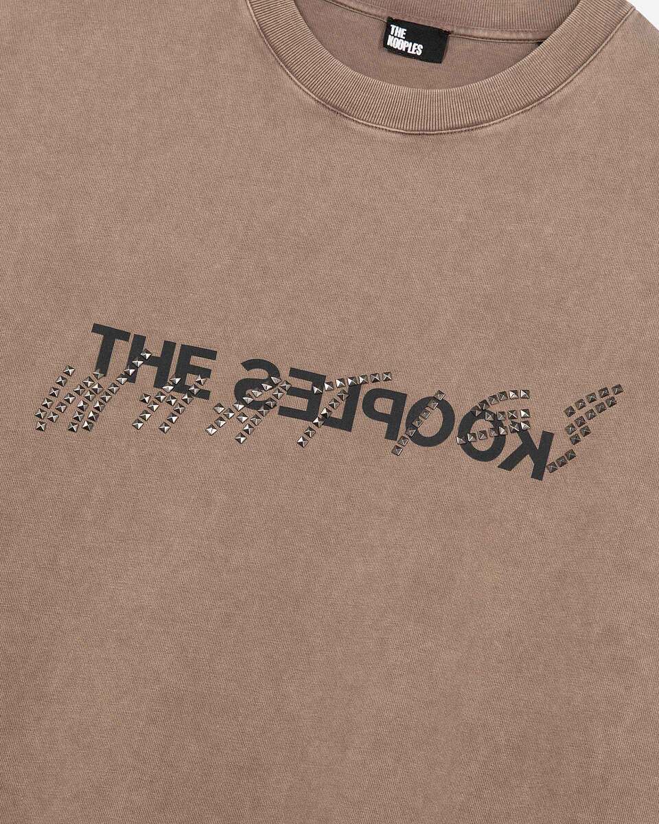 What is light brown T-shirt
