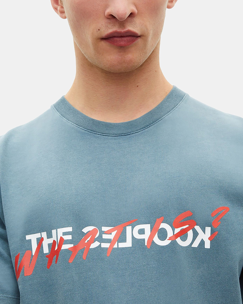 What is blue T-shirt
