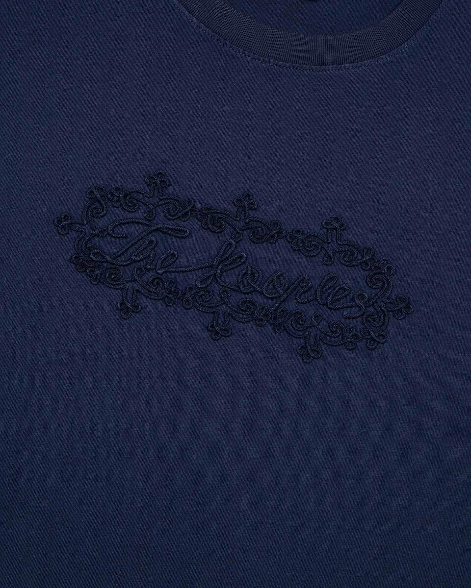 T-shirt with navy blue logo embroidery