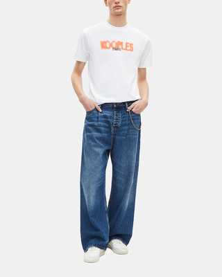 T-shirt with white tag screen printing