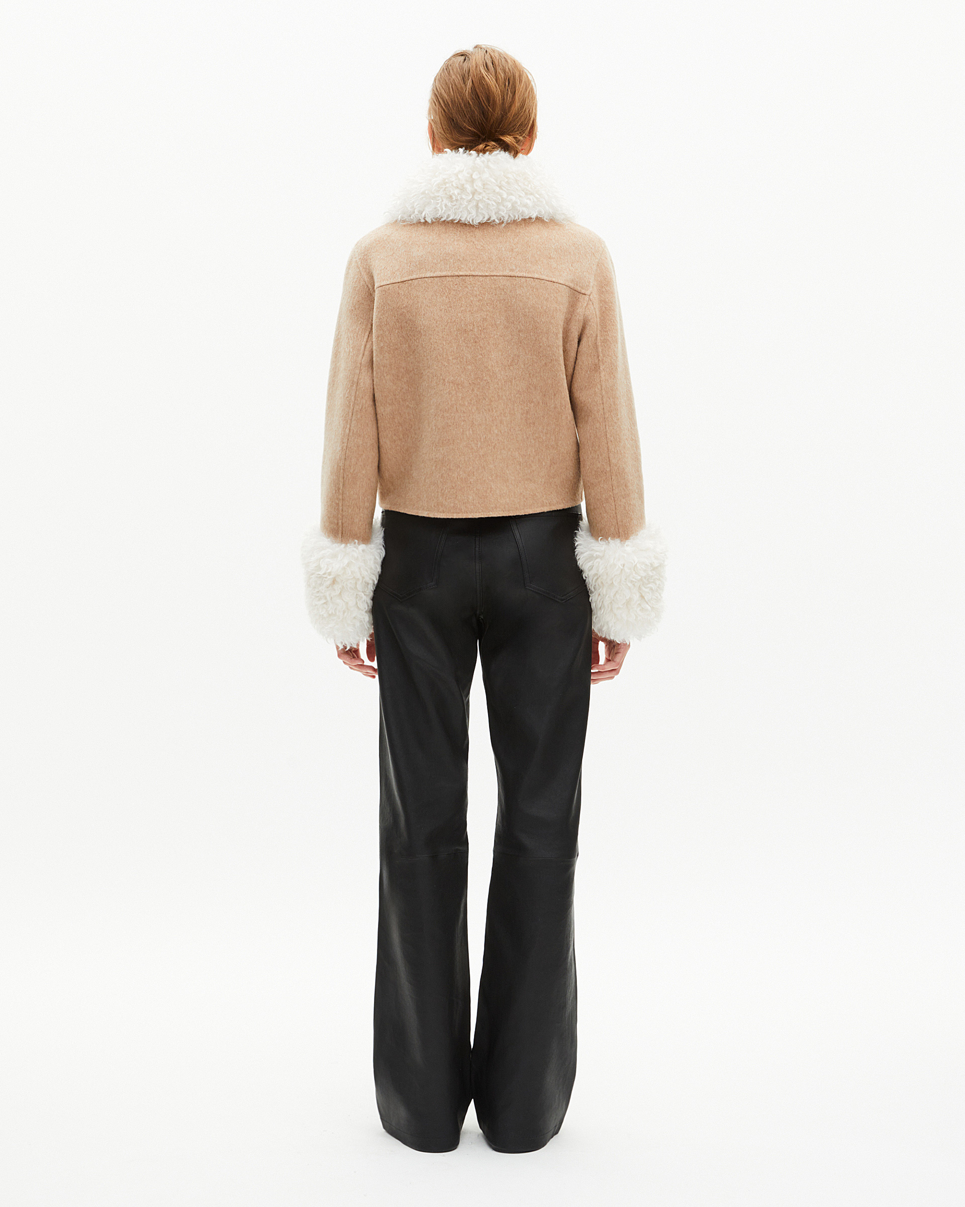 Short wool jacket with beige sherpa collar