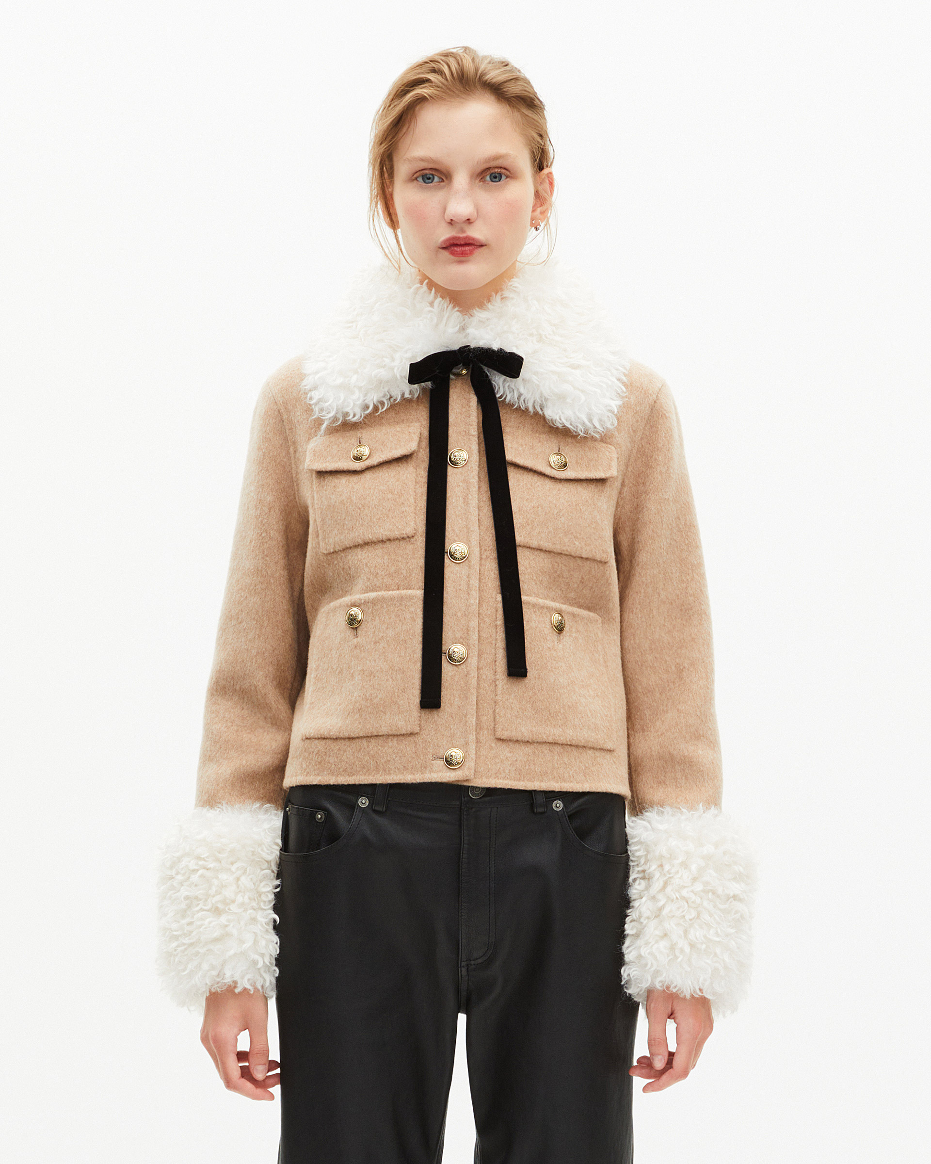 Short wool jacket with beige sherpa collar