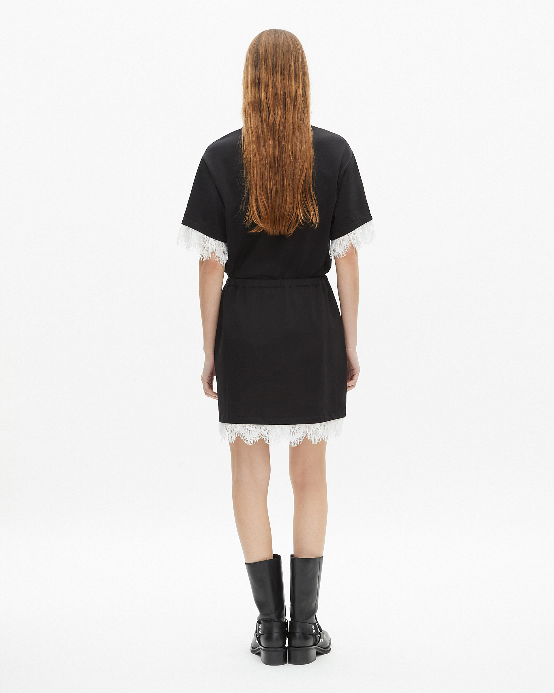 Short skirt with black lace