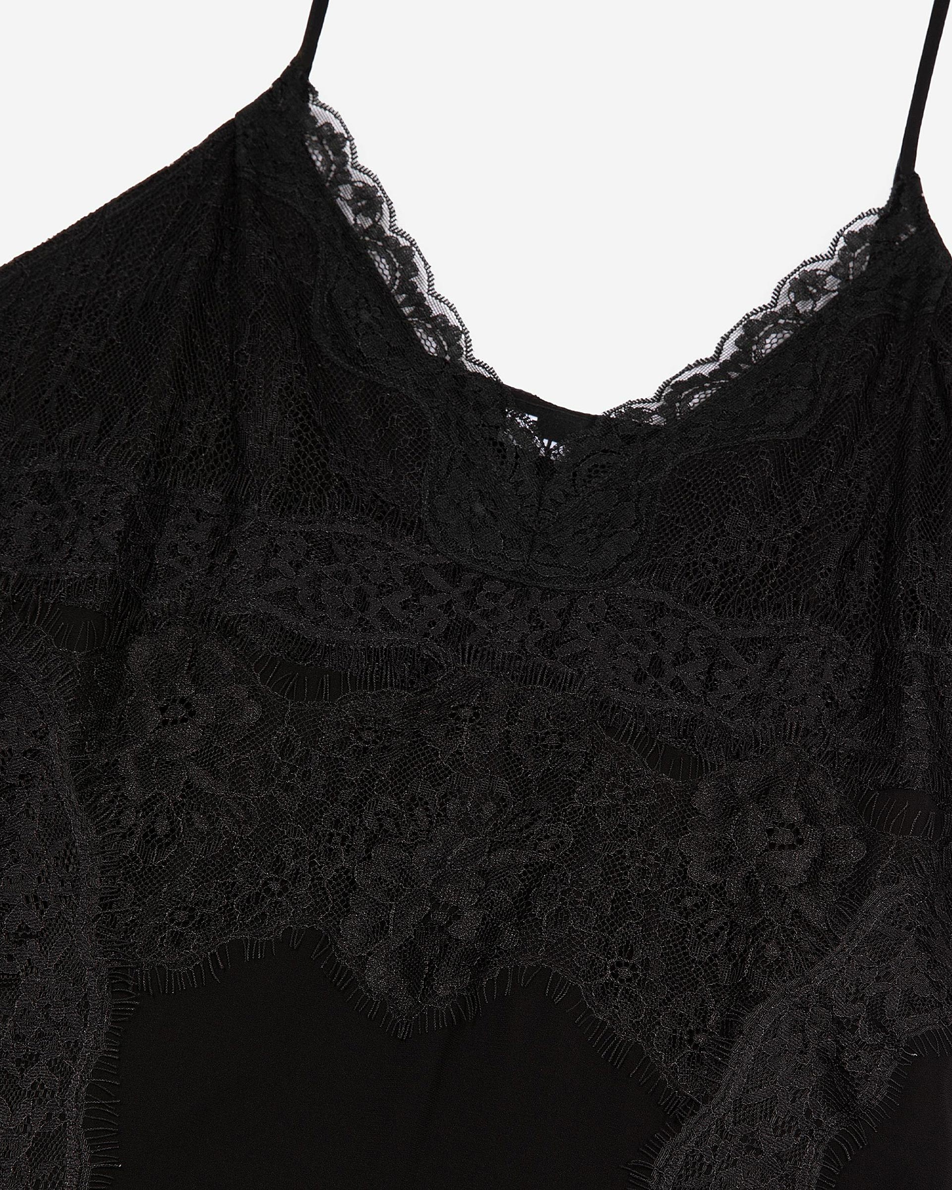 Long dress with black lace