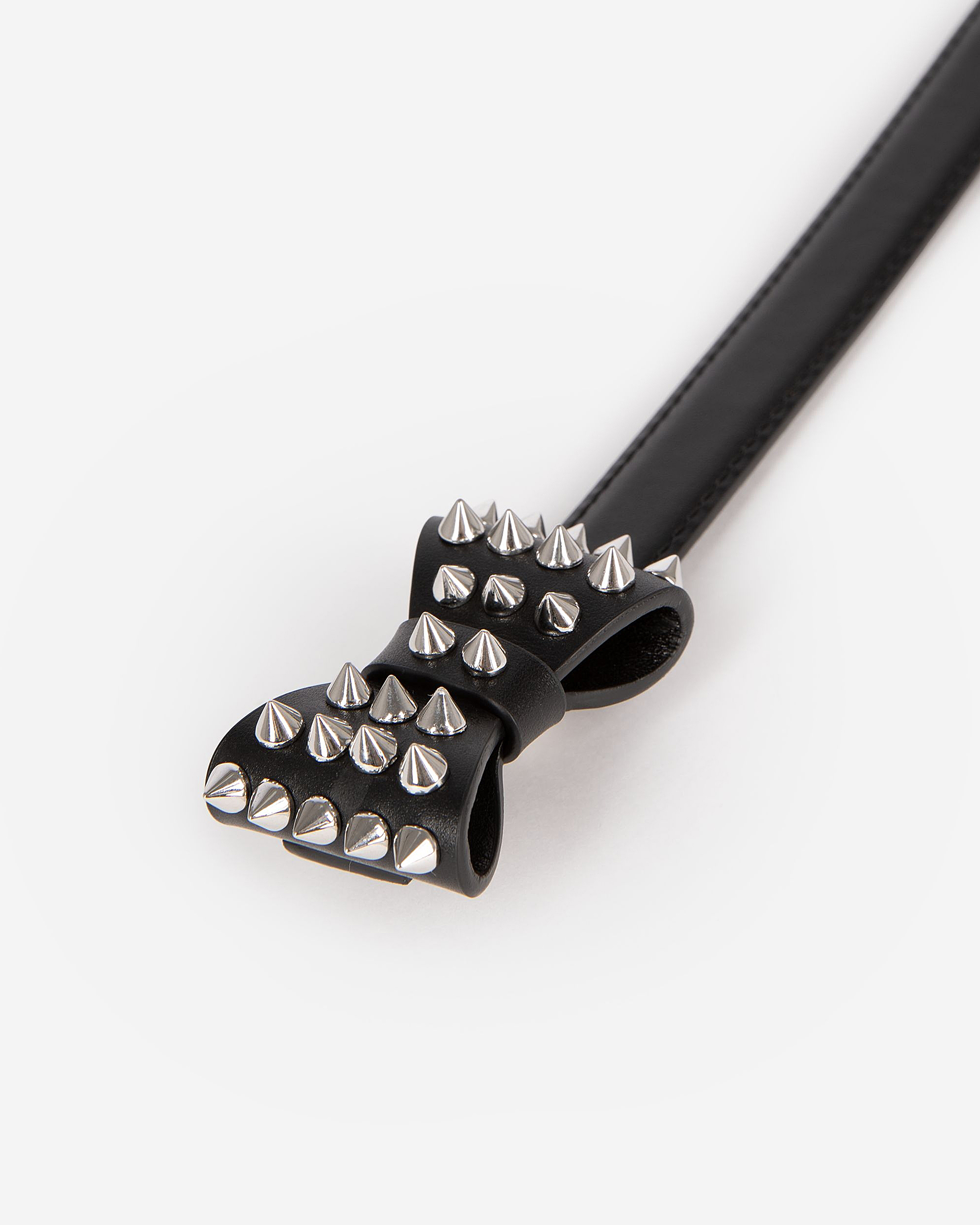 Slim black leather belt with bow
