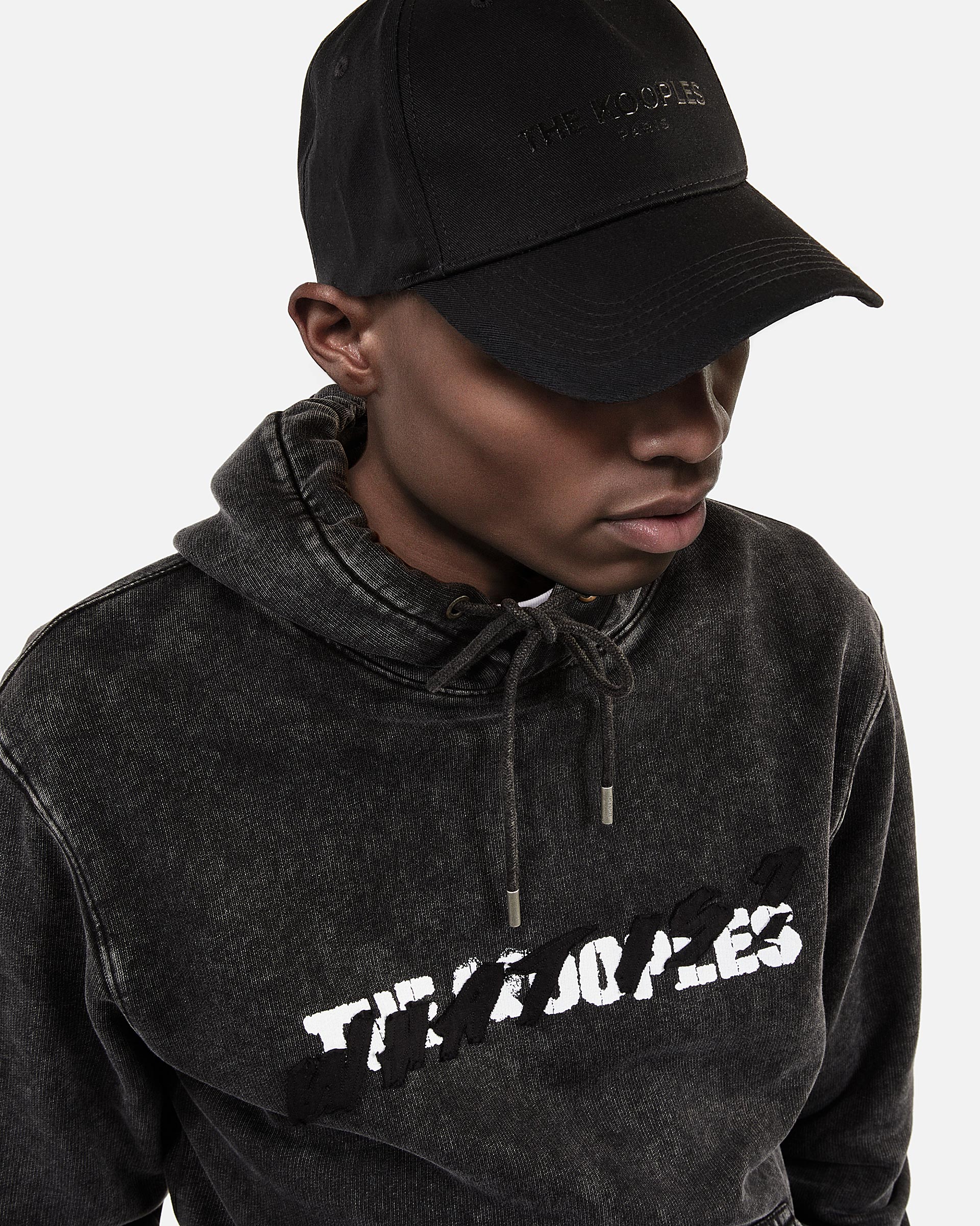 Logo black cap