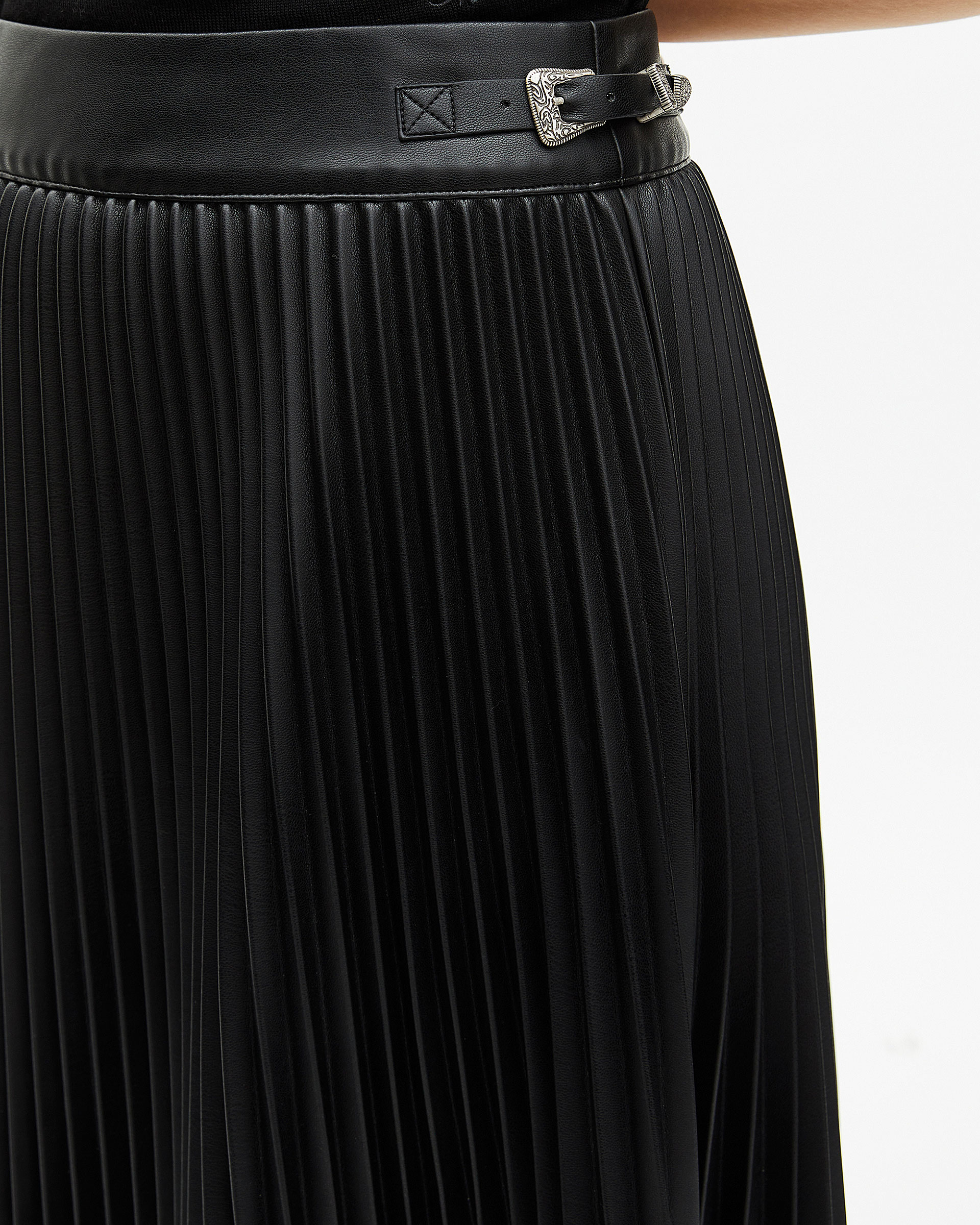 Black leather-effect pleated long skirt