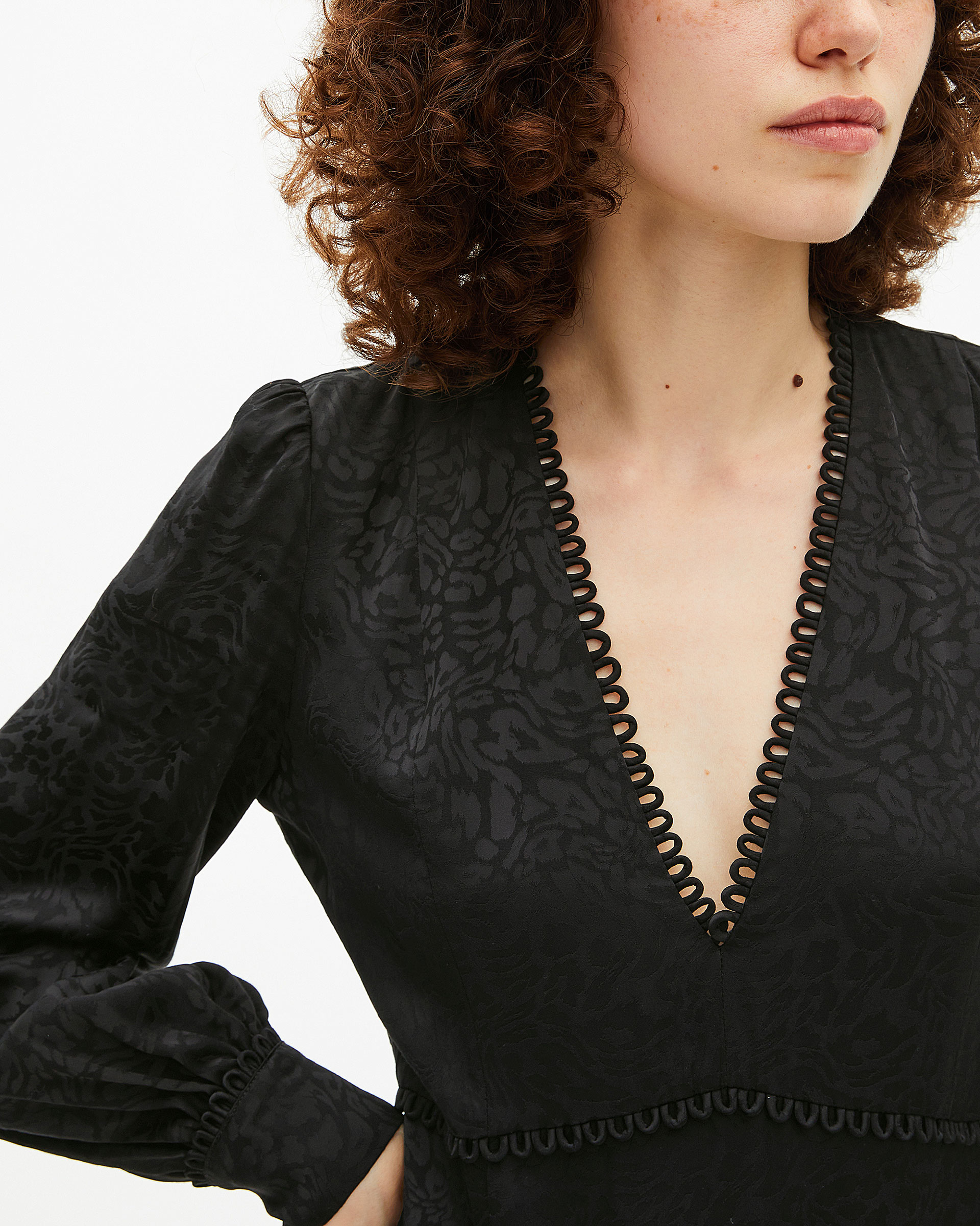 Short black leopard jacquard dress
