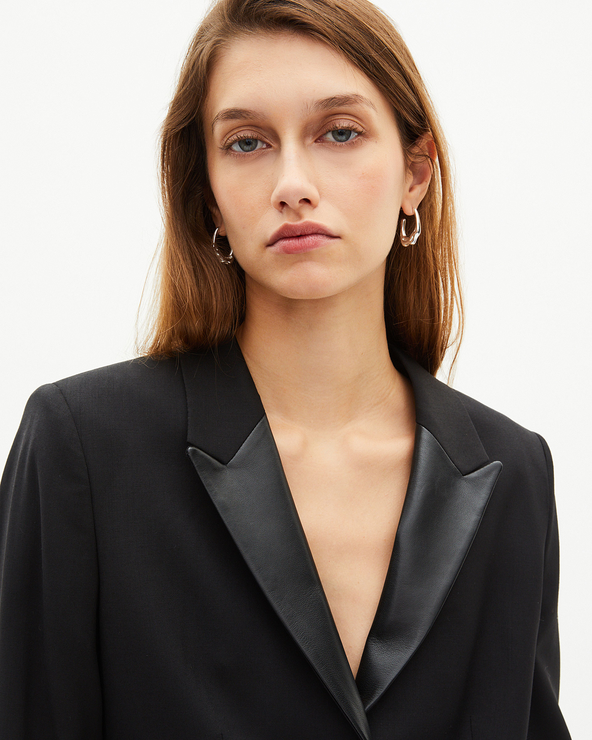 Short dress with black leather collar