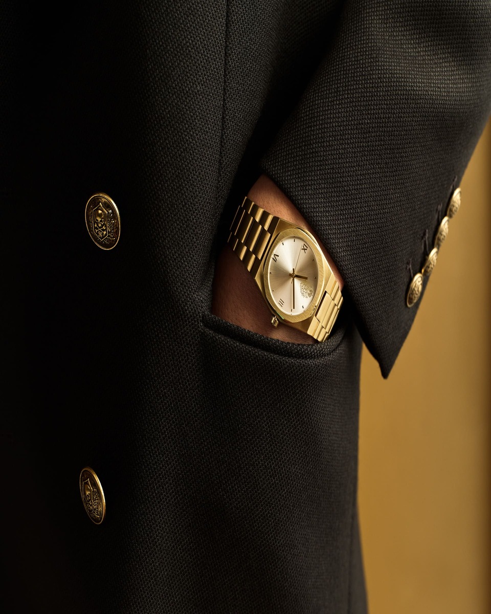 Watch with golden coat of arms