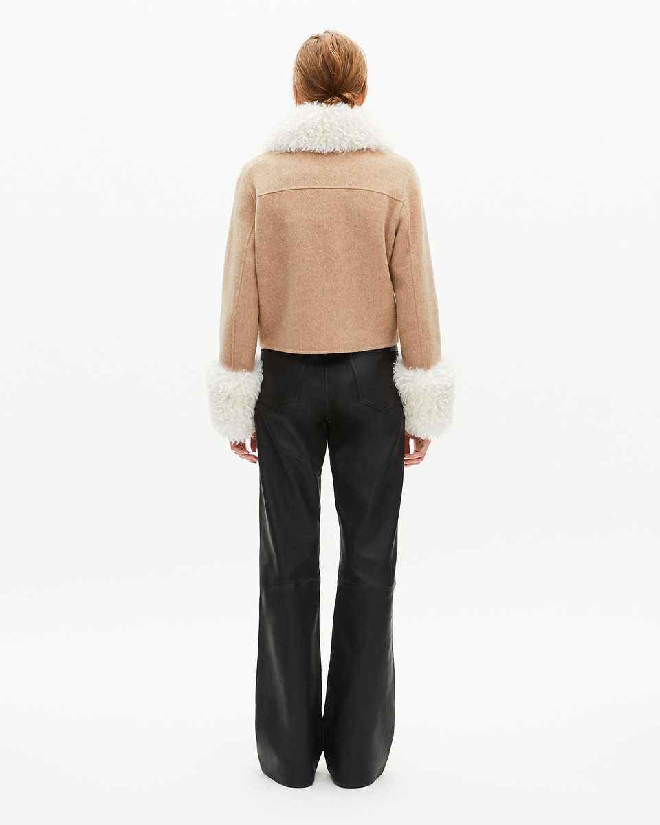 Short wool jacket with beige sherpa collar