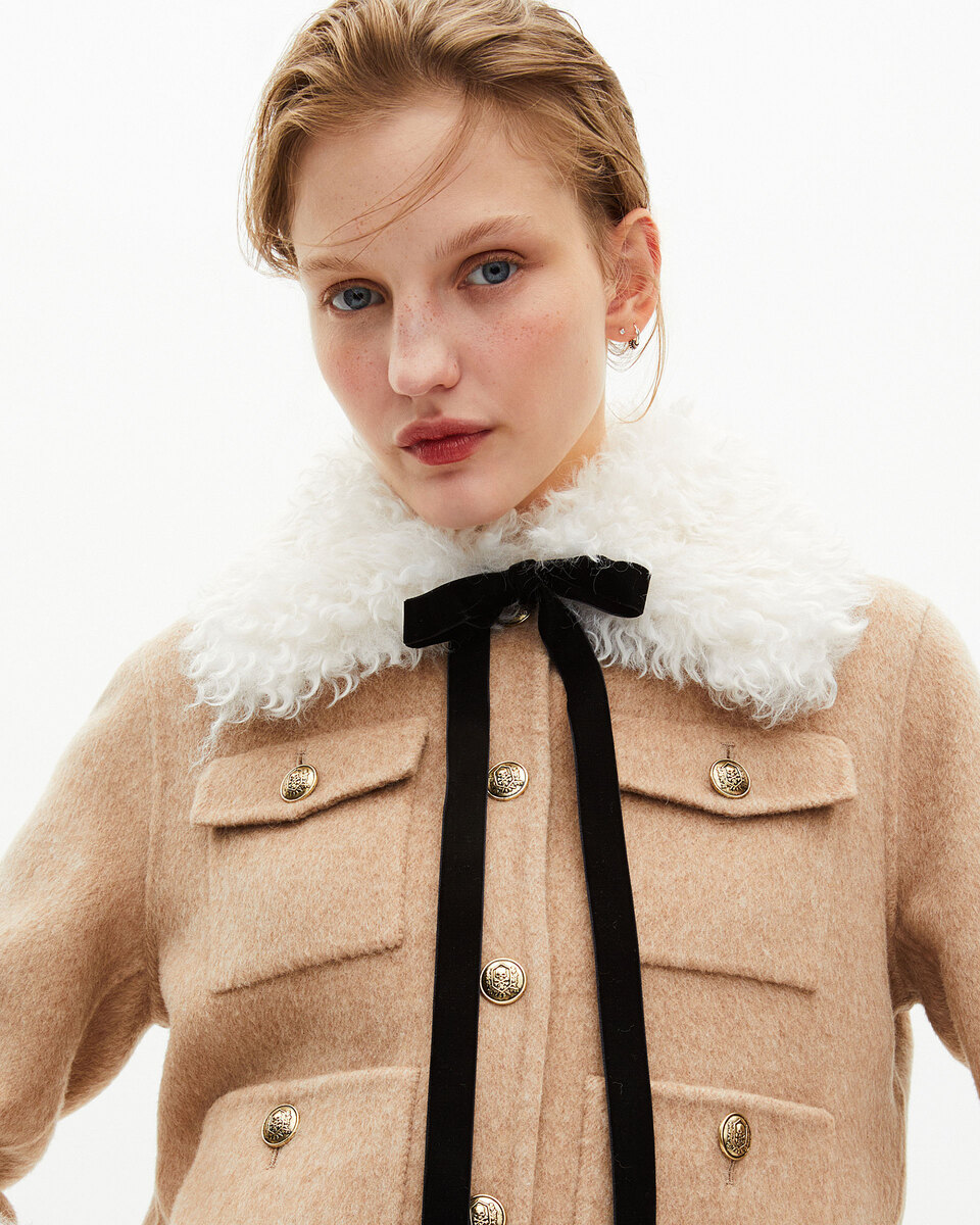 Short wool jacket with beige sherpa collar