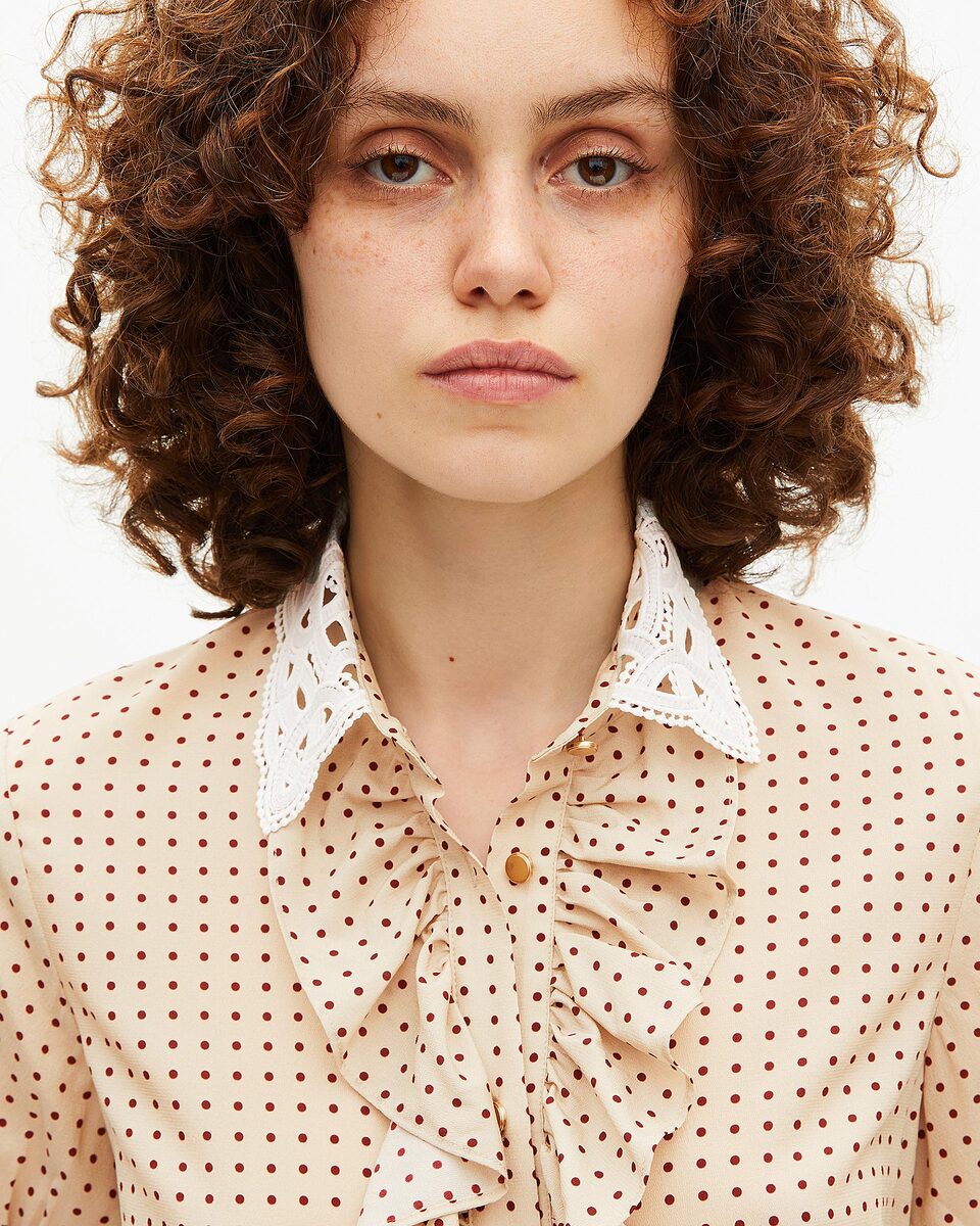 Short-sleeved beige polka-dot shirt