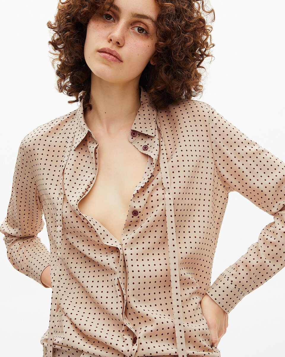 Shirt with beige polka-dot lavaliere