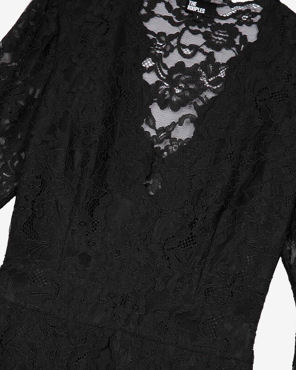 Short dress with flared sleeves in black lace