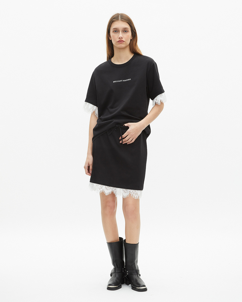 T-shirt with screen print and black lace