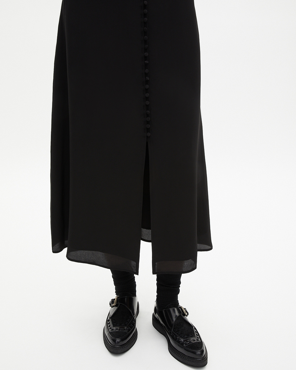 Long skirt in black silk
