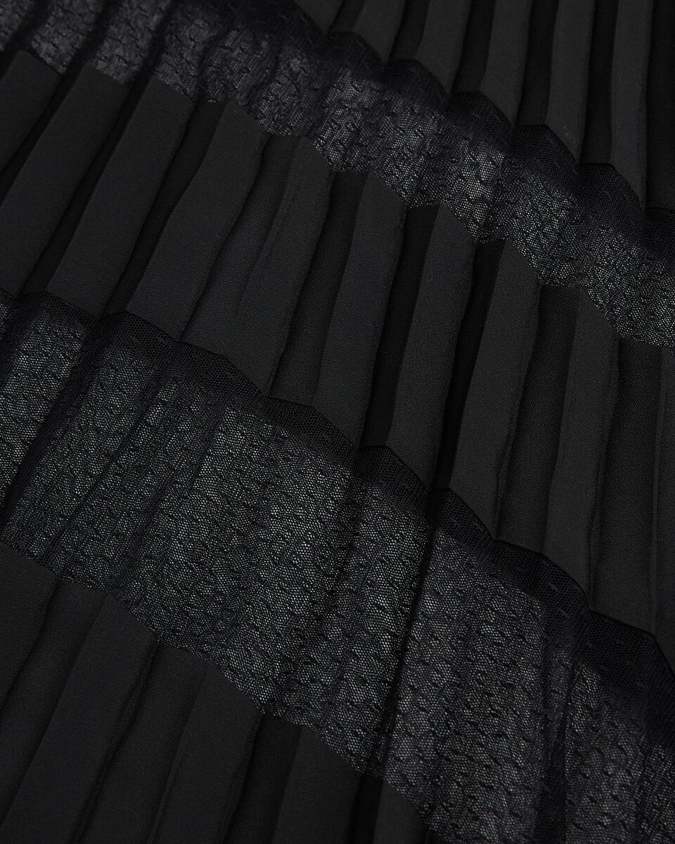 Long pleated skirt with black lace